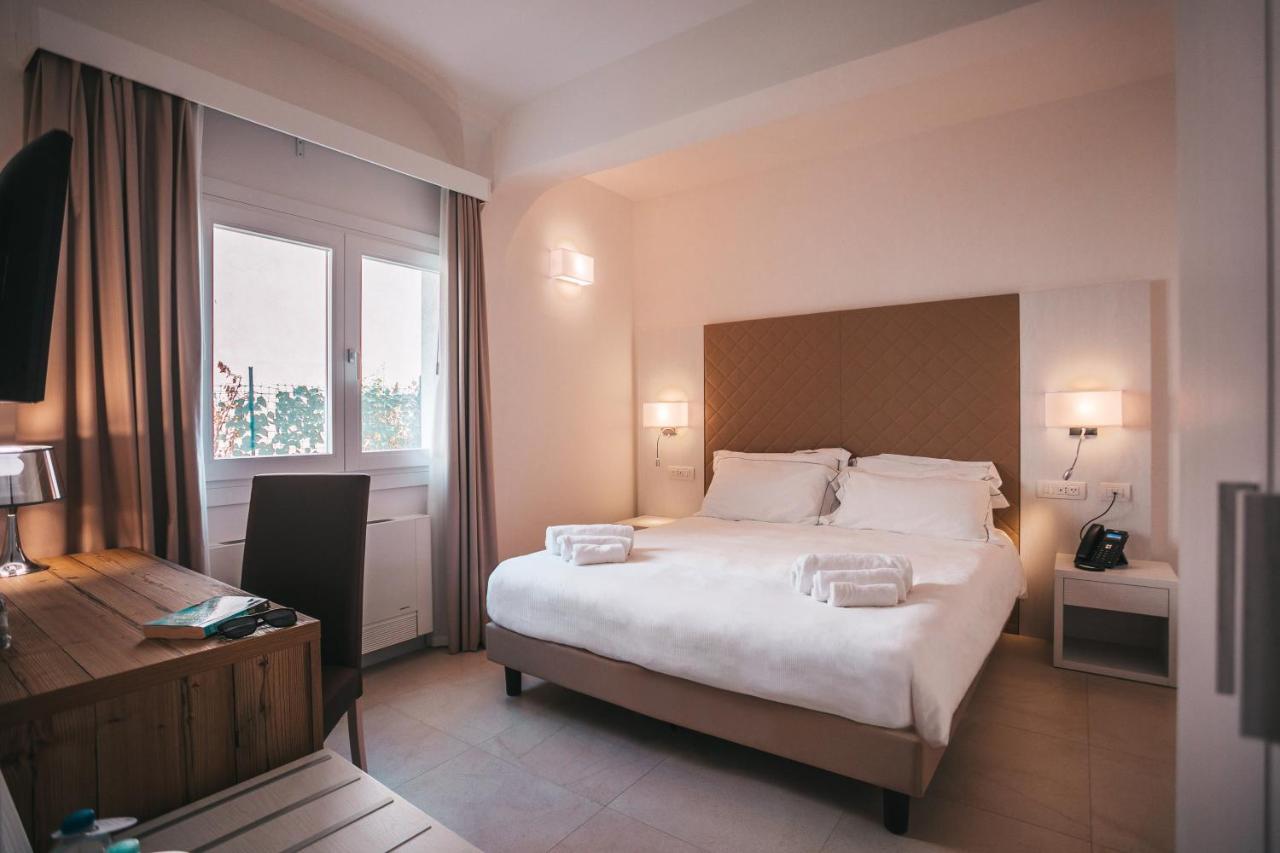 Hotel Moresco Санта-Тереза-Галлура Экстерьер фото